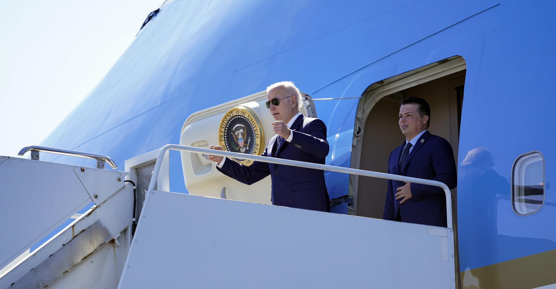 President Biden and Congressman Boyle leave AF-1 after landing in Philadelphia.